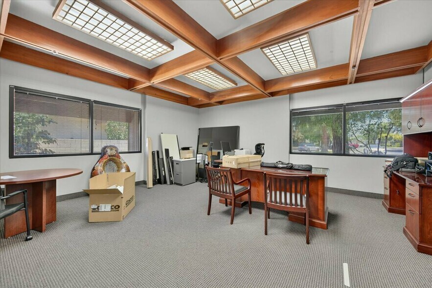 More Photos Of 2600 W Shaw Ln, Fresno Office For Sale