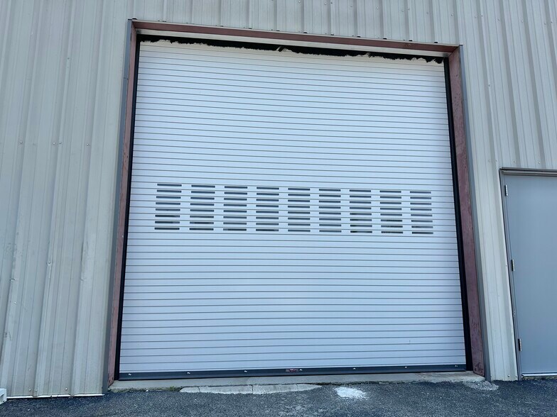 More Photos Of 627 American Glass Way, Knoxville Research And Development For Lease
