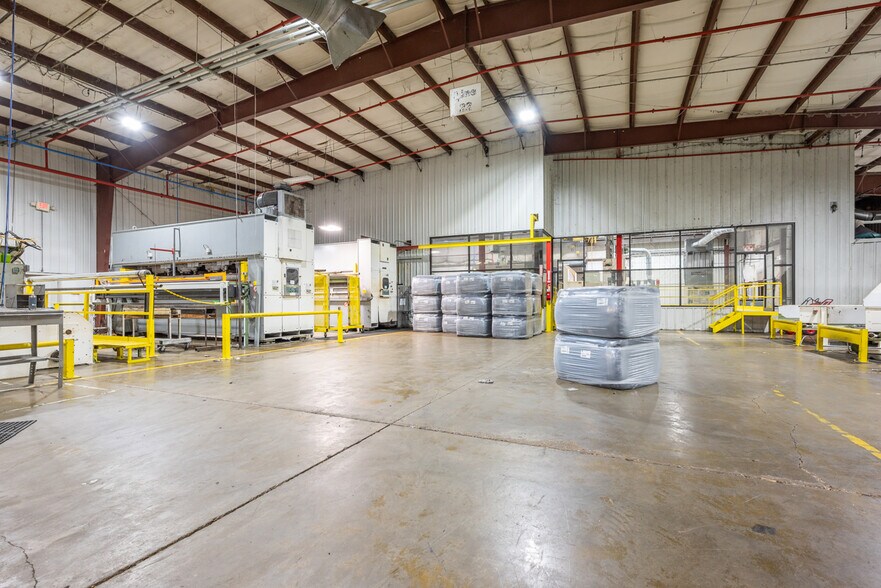 More Photos Of 221 Fabritek Dr, Columbus Manufacturing For Sale