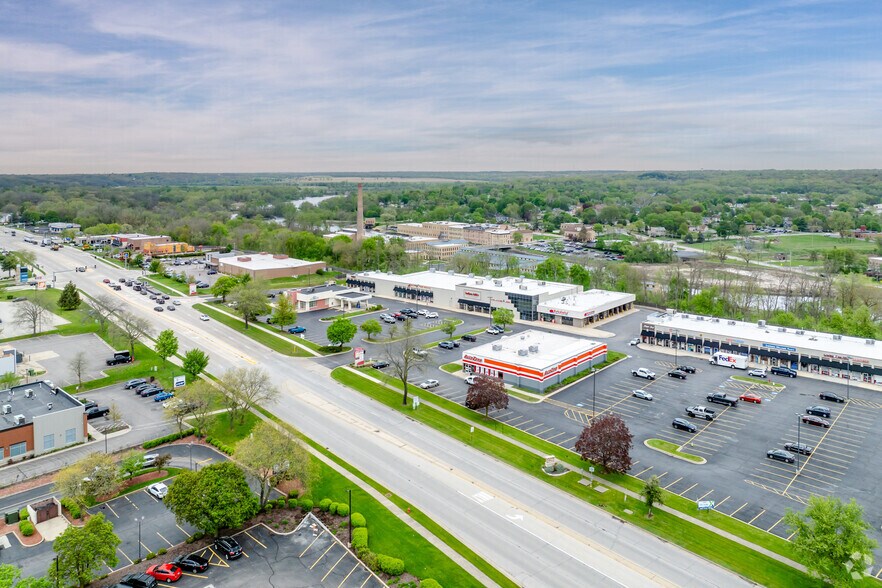 More Photos Of 180-200 S Western Ave, Carpentersville Unknown For Lease