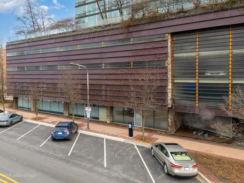 More Photos Of 1831 Benson Ave, Evanston Office For Sale