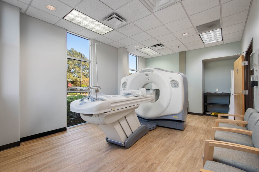 More Photos Of 9582 W Colonial Dr, Ocoee Medical For Lease