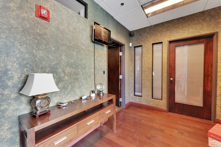 More Photos Of 1859-1863 Whitney Mesa Dr, Henderson Flex For Sale