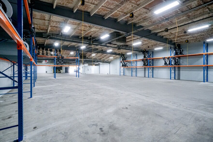 More Photos Of 13501 S Main St, Los Angeles Warehouse For Lease