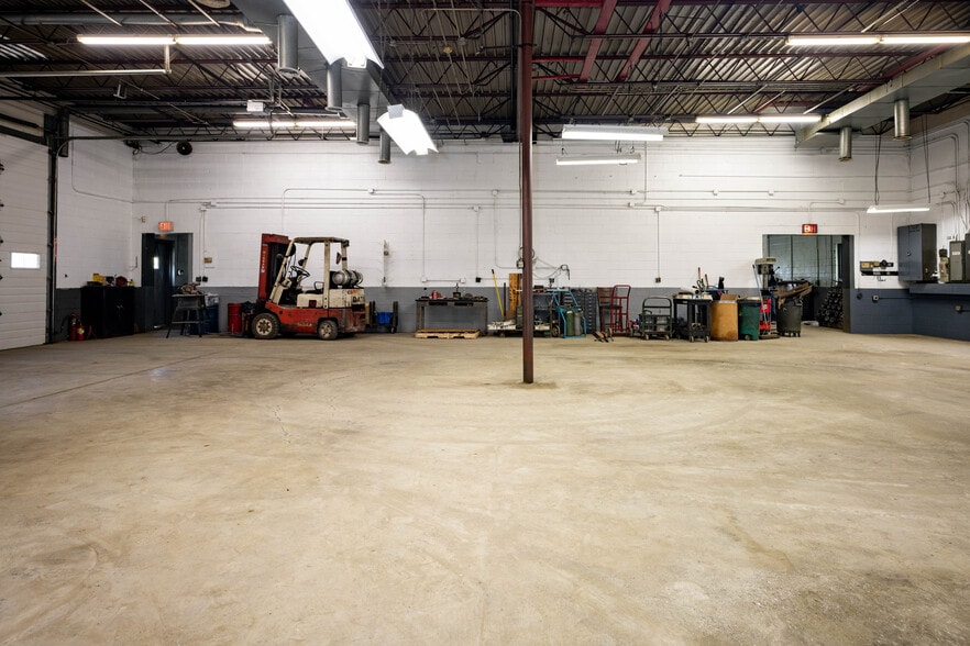 More Photos Of 170 Bennington Dr, Rochester Manufacturing For Lease