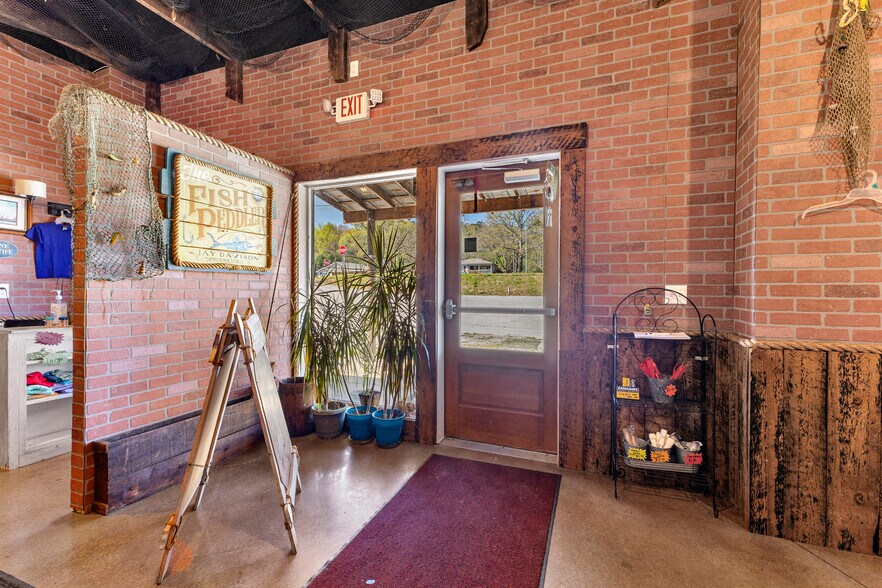 More Photos Of 1702 Highway 19 N, Thomaston Restaurant For Sale