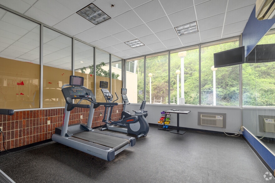 More Photos Of 7195 Eastwood Dr, Beaver Falls Hotel For Sale