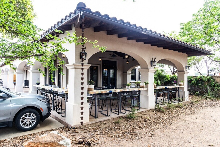 More Photos Of 4701 Williams Dr, Georgetown Restaurant For Sale