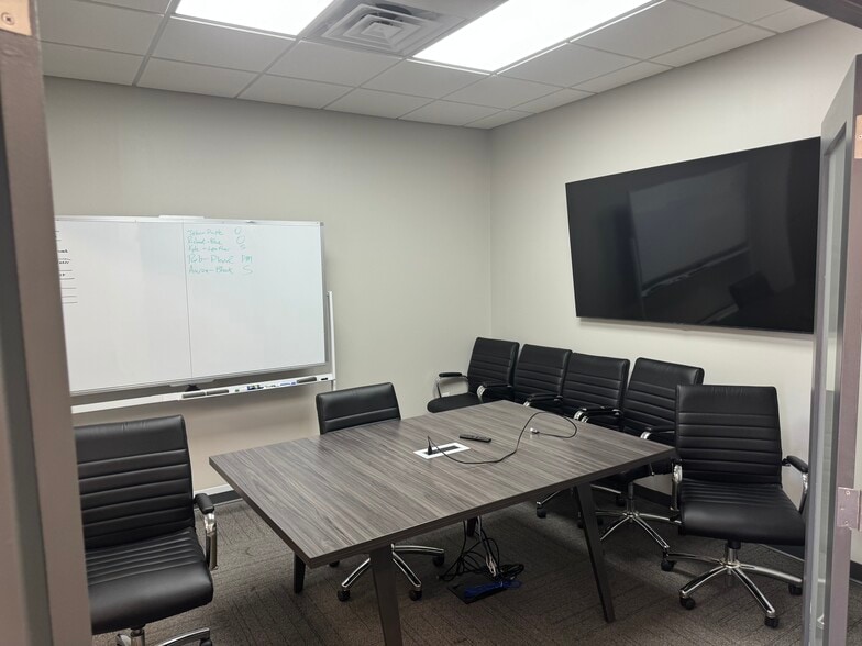 More Photos Of 5037 Cleveland St, Virginia Beach Flex For Lease