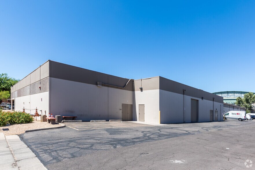 More Photos Of 920 E Madison St, Phoenix Light Manufacturing For Lease