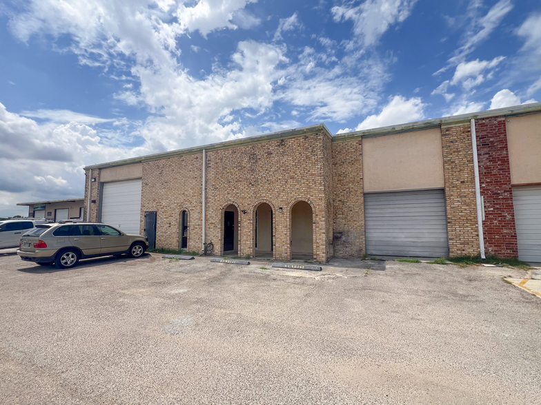 Primary Photo Of 314 E Nakoma St, San Antonio Light Distribution For Lease