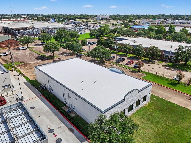 More Photos Of 470 This Way St, Lake Jackson General Retail For Lease