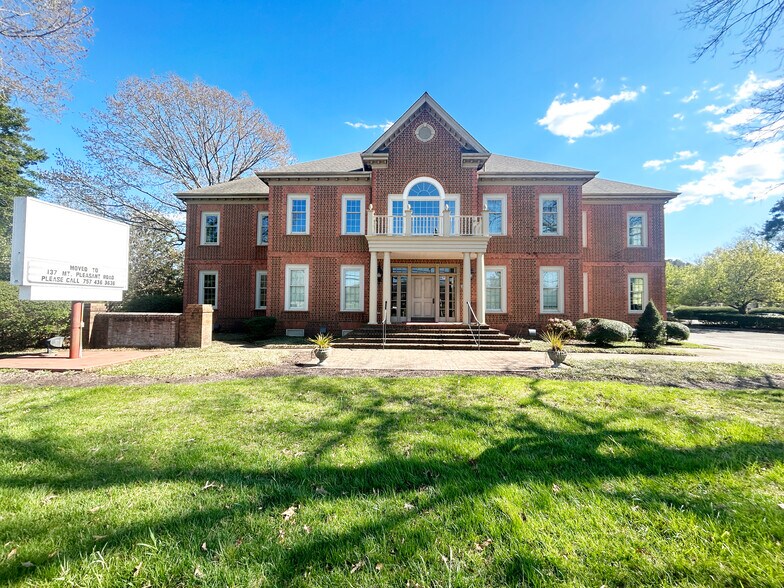 More Photos Of 300 Cedar Lakes Dr, Chesapeake Office For Sale