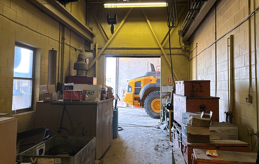More Photos Of 380 Keewatin St, Winnipeg Warehouse For Lease