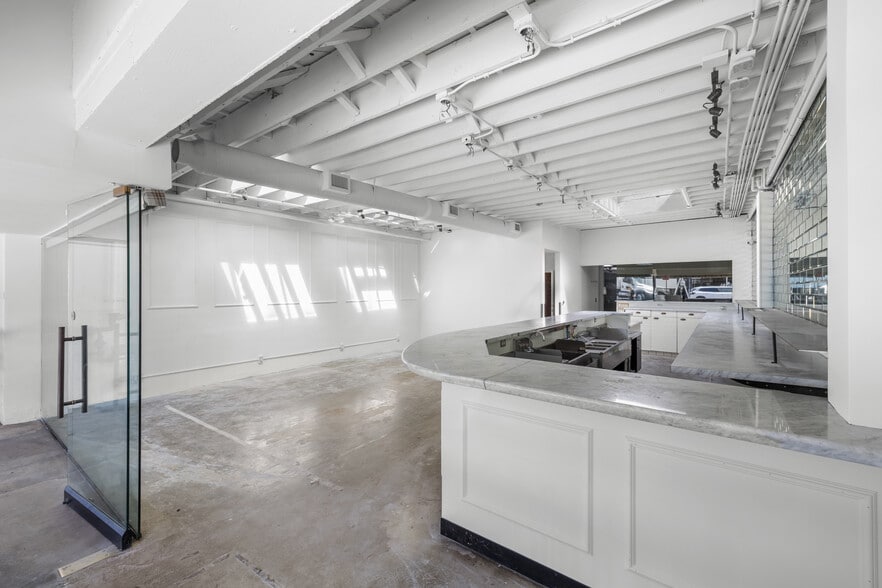 More Photos Of 310-315 S Robertson Blvd, Los Angeles Storefront For Lease