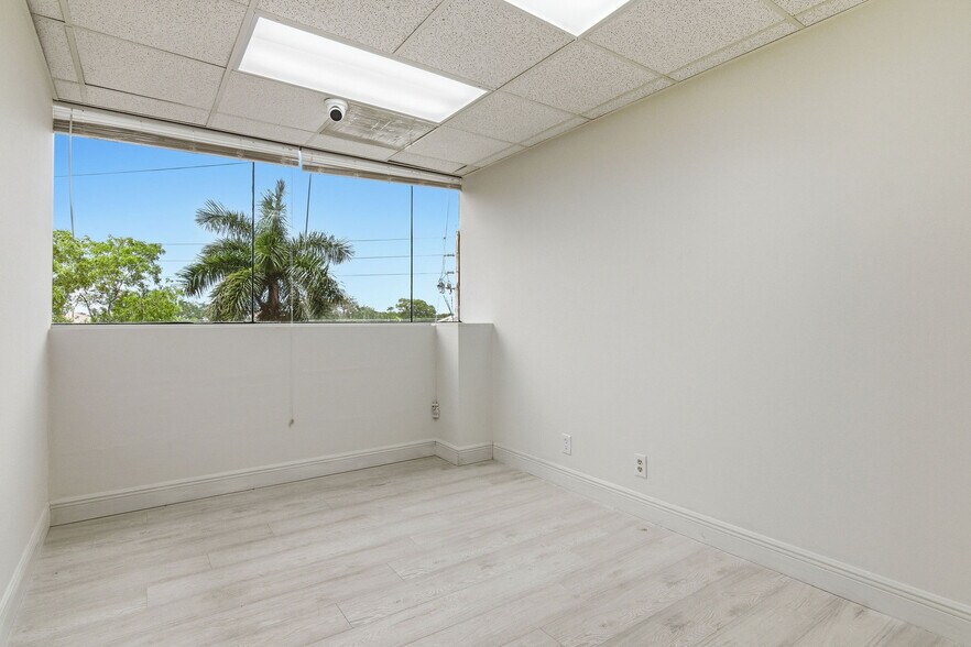 More Photos Of 1640 W Oakland Park Blvd, Fort Lauderdale Office For Sale
