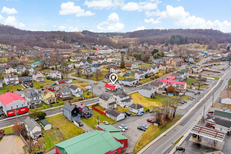 More Photos Of 321 N 4th St, Youngwood Freestanding For Sale