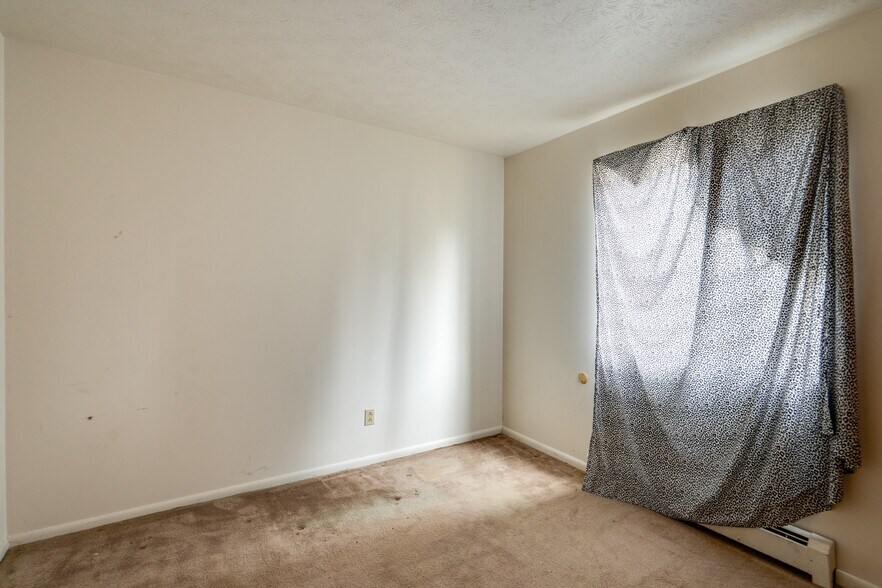 More Photos Of 2615 Ellet Ave, Akron Apartments For Sale