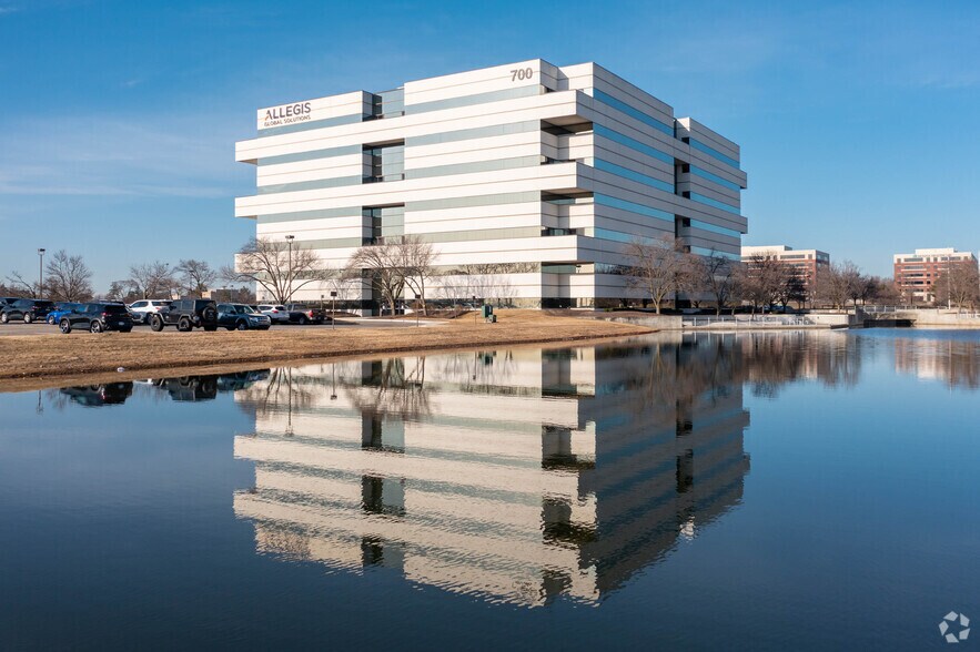 More Photos Of 700 Tower Dr, Troy Office For Lease