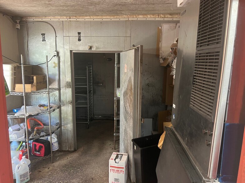 More Photos Of 1714 SE Hawthorne Rd, Gainesville Restaurant For Sale