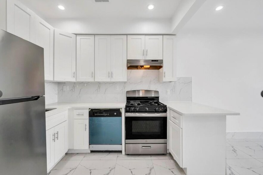 More Photos Of 12511 101st Ave, South Richmond Hill Apartments For Sale