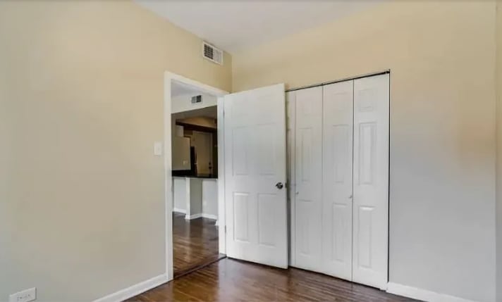 More Photos Of 3240 N Clark St, Chicago Apartments For Sale