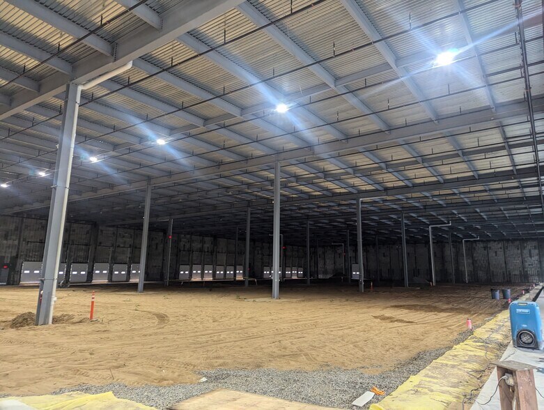 More Photos Of 48 Corporate Circle, Albany Warehouse For Lease
