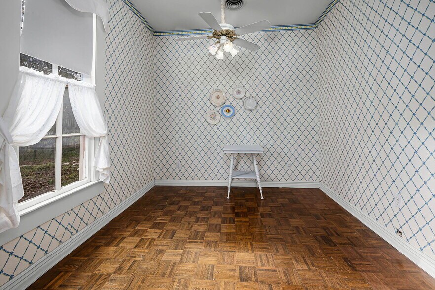 More Photos Of 633 S Castell Ave, New Braunfels Office Residential For Sale