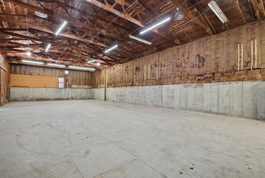 More Photos Of 301 Old Dubuque Rd, Anamosa Warehouse For Lease