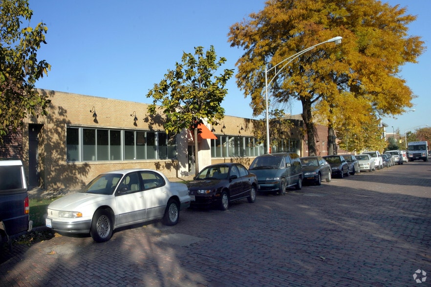 More Photos Of 4510 N Ravenswood Ave, Chicago Warehouse For Lease