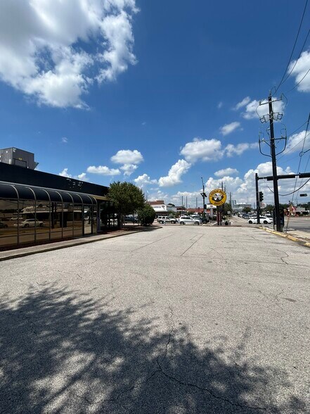 More Photos Of 5300 Kirby Dr, Houston Restaurant For Lease