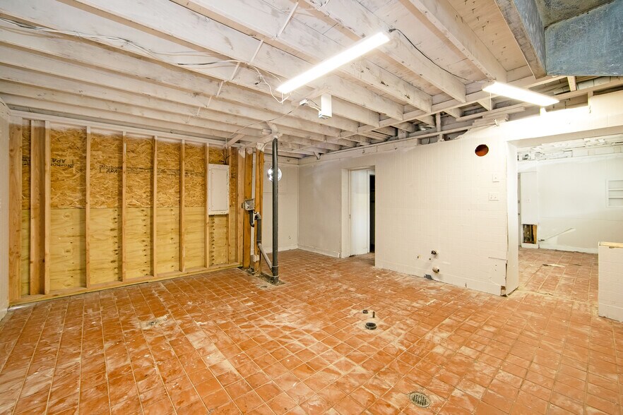 More Photos Of 201 S Broadway, Gloucester City Restaurant For Sale