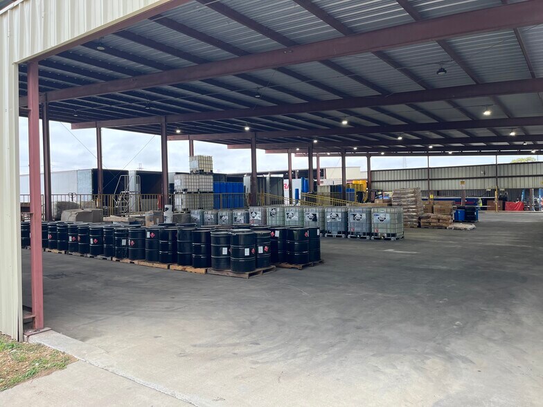 More Photos Of 403 W Brentwood St, Channelview Industrial For Lease