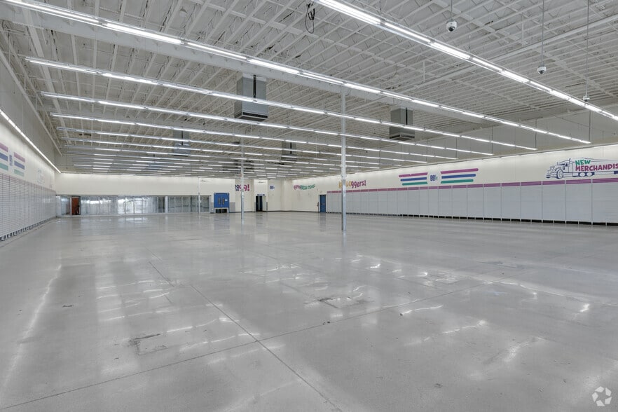 More Photos Of 925-2034 S Gilbert Rd, Mesa Unknown For Lease