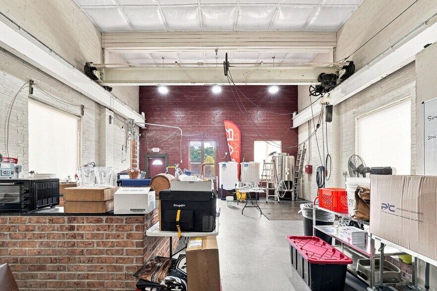 More Photos Of 68 W Maiden St, Washington Freestanding For Sale