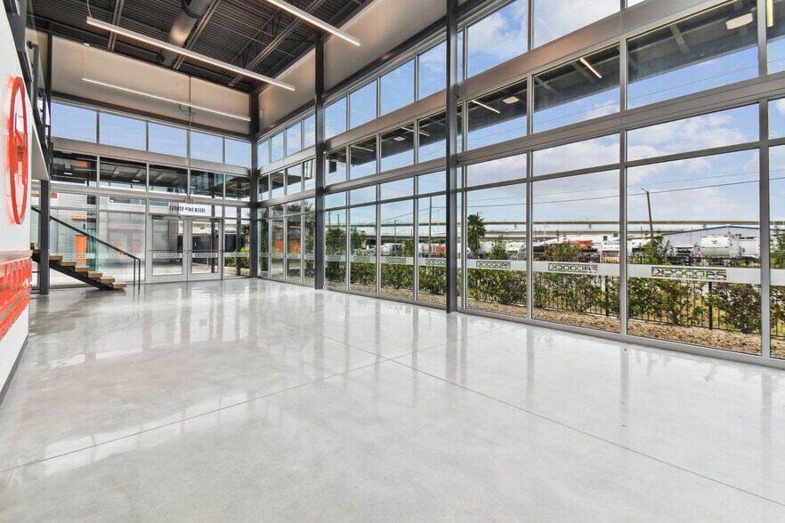 More Photos Of 1111 N 34th St, Tampa Self Storage For Sale