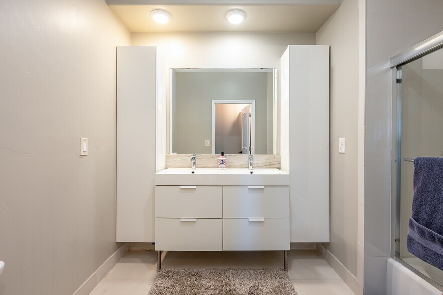 More Photos Of 4741 Point Loma Ave, San Diego Storefront Retail Residential For Sale