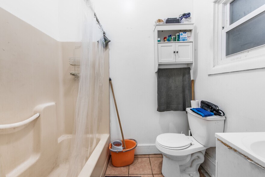 More Photos Of 129-131 W Susquehanna Ave, Philadelphia Apartments For Sale