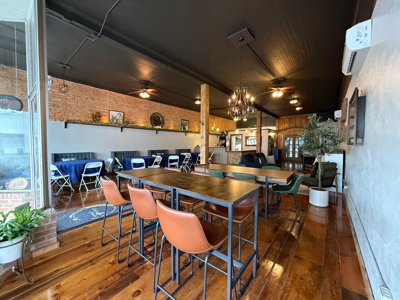 More Photos Of 132 S Main St, Woodruff Storefront Retail Office For Sale