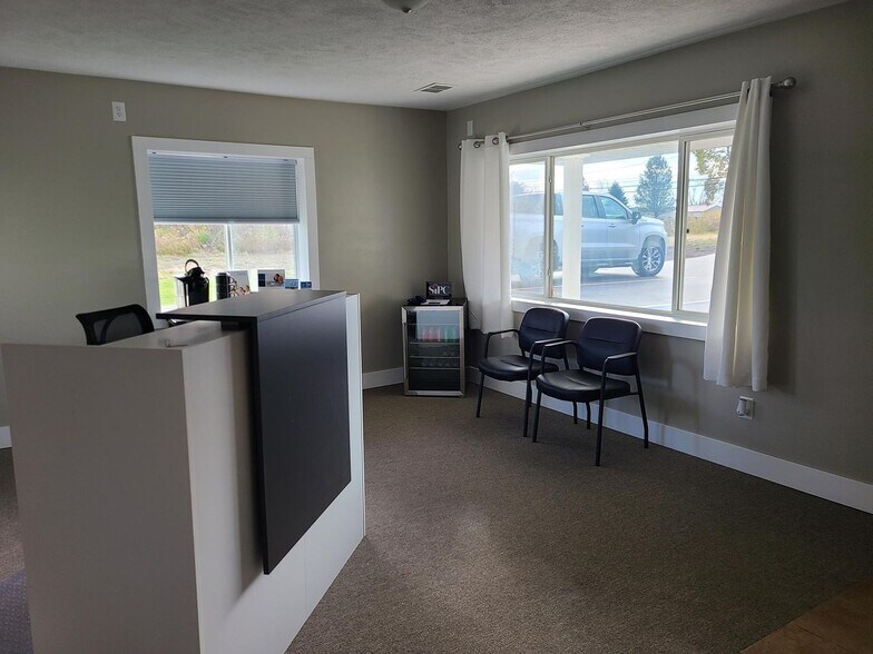 More Photos Of 992 Witham Rd, Muskegon Medical For Lease