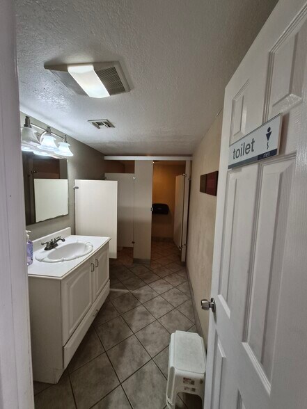 More Photos Of 1221 Dewey St, Houston Specialty For Sale