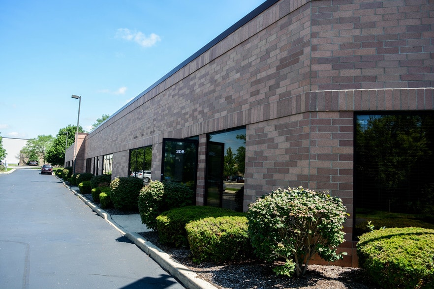 More Photos Of 500 Park Ave, Lake Villa Warehouse For Sale