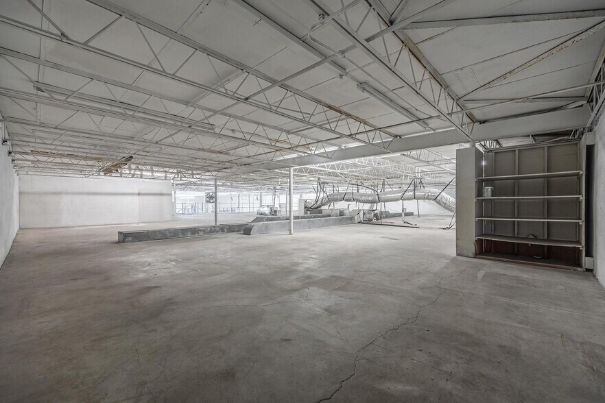 More Photos Of 2546-2578 Fowler St, Fort Myers Warehouse For Lease