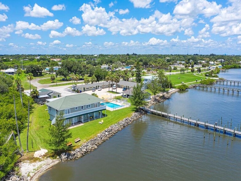 More Photos Of 412 Indian River Dr, Sebastian Hotel For Sale