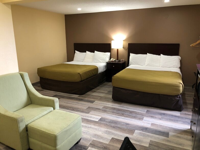 More Photos Of 2600 SE 16th St, Ames Hotel For Sale