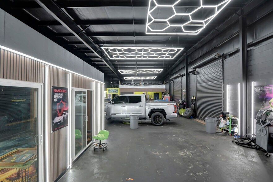 More Photos Of 2350 Us-17-92, Longwood Showroom For Sale
