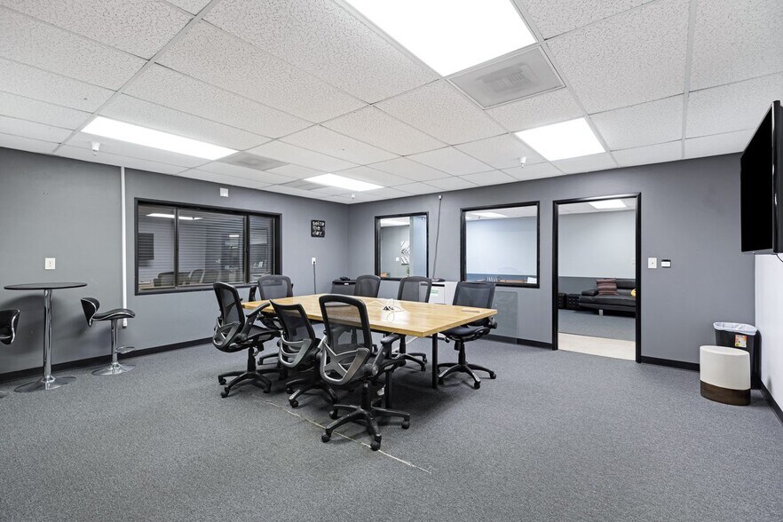 More Photos Of 6185 W Detroit St, Chandler Light Manufacturing For Lease