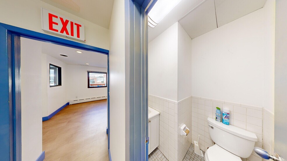 More Photos Of 194 Nassau Ave, Brooklyn Storefront Retail Office For Lease