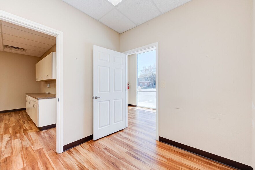 More Photos Of 5820 66th St, Lubbock Storefront Retail Office For Sale