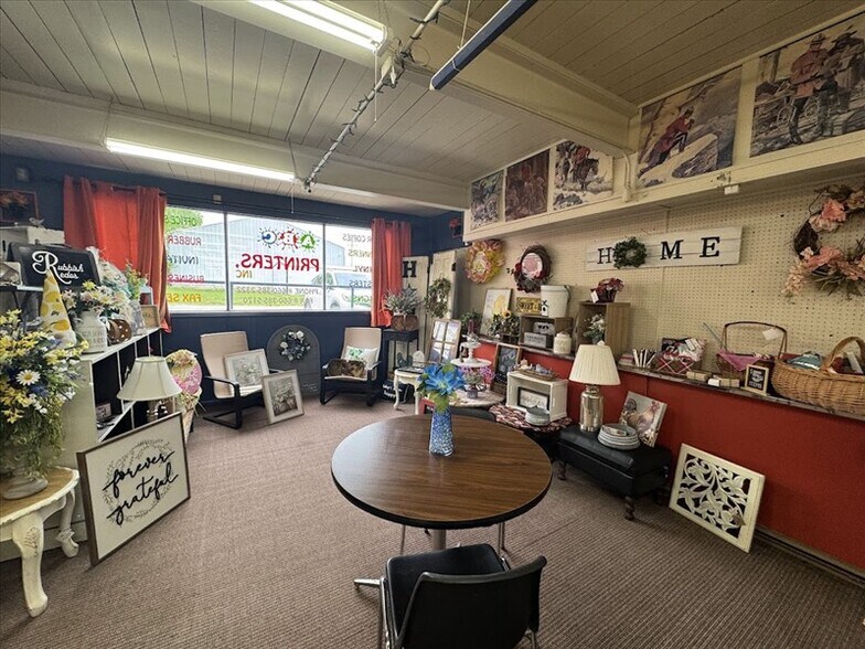 More Photos Of 51 S Rubey St, Macon General Retail For Sale